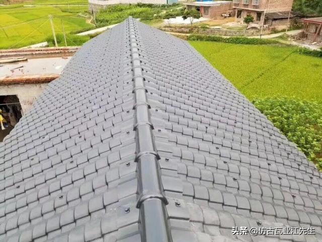 還在為舊房屋面翻新承重問題考慮嗎？樹脂小青瓦幫你解決承重