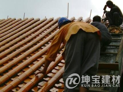 農村屋頂蓋琉璃瓦的坡度多少？多少錢一塊？安裝步驟是什么？